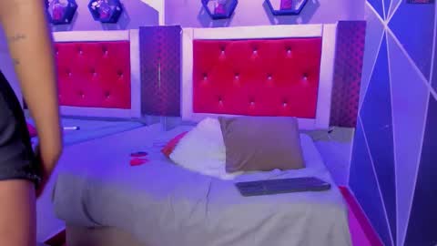  Isaura  online show from 12.04.25