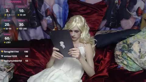 Snapshot of iselestias chatting on 09.16.25 Sele online show from 09.16.25
