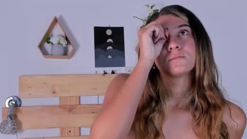 Snapshot of ishabellalopez chatting on 12.28.24 ishabellalopez online show from 12.28.24