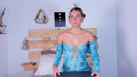 Snapshot of ishabellalopez chatting on 01.03.25 ishabellalopez online show from 01.03.25