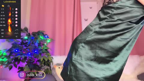 Snapshot of isilib_kiska chatting on 12.25.24 Liza online show from 12.25.24