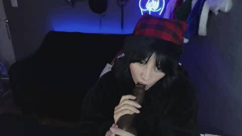 Snapshot of isis_diosa chatting on 12.06.24 Ana Maria online show from 12.06.24