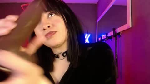 Snapshot of isis_diosa chatting on 11.10.25 Ana Maria online show from 11.10.25