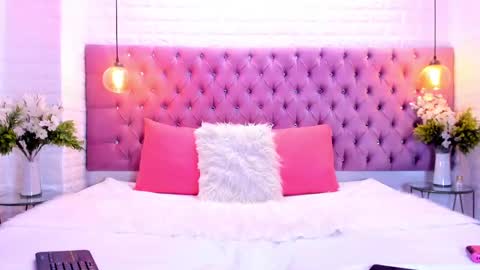 Snapshot of isis_jhempss chatting on 10.07.25 Isis online show from 10.07.25