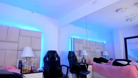 Snapshot of isis_loveyes_ chatting on 03.12.25 Pauli online show from 03.12.25