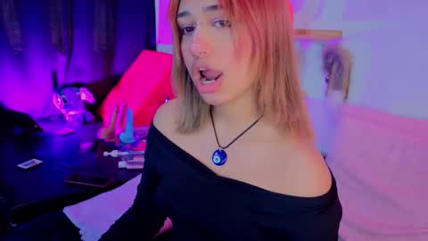 Isisjones18 online show from 11.22.25