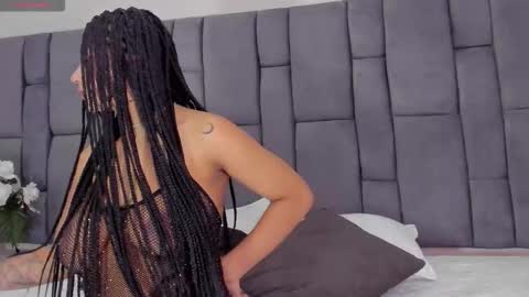 Isis Larah online show from 10.23.25