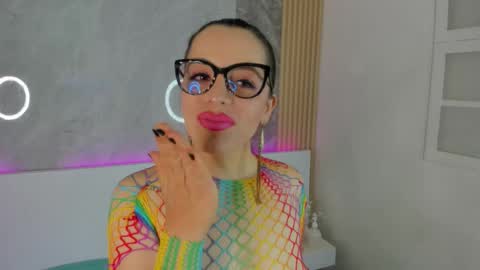 Isis Noir online show from 10.01.25