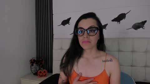 Isis Noir online show from 10.18.25