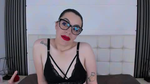 Isis Noir online show from 11.22.25