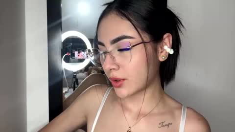 Snapshot of islacole chatting on 10.27.25 Cute Isla  online show from 10.27.25
