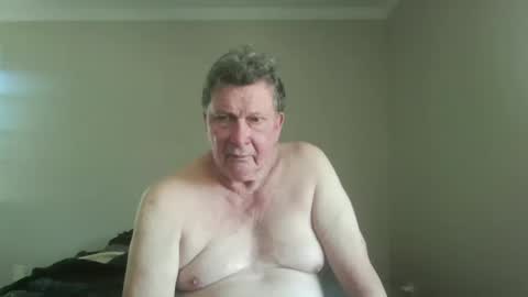 island625103 online show from 09.18.25