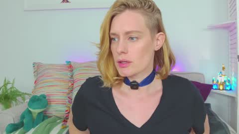 Lou  Peaches online show from 09.18.25