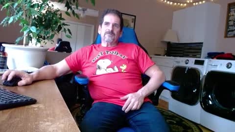 Snapshot of islandguy70 chatting on 12.30.24 Jim online show from 12.30.24