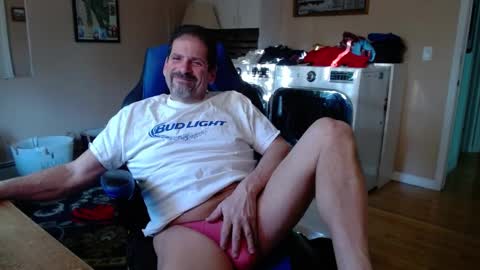 Snapshot of islandguy70 chatting on 01.12.25 Jim online show from 01.12.25
