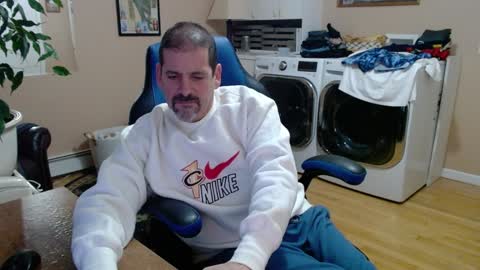 Snapshot of islandguy70 chatting on 02.08.25 Jim online show from 02.08.25