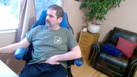 Snapshot of islandguy70 chatting on 02.15.25 Jim online show from 02.15.25