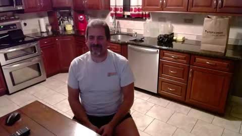 Snapshot of islandguy70 chatting on 10.03.25 Jim online show from 10.03.25