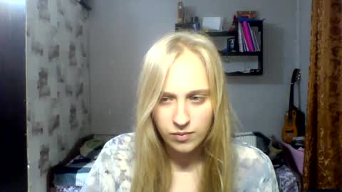 Snapshot of isolli chatting on 06.16.26 Olli online show from 06.16.26