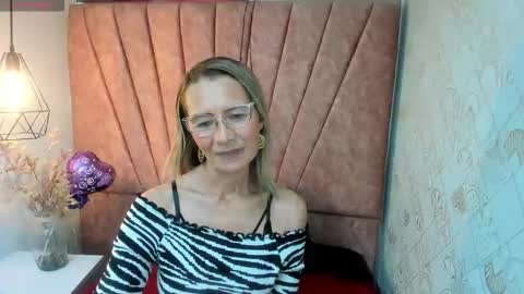ISSA MILF online show from 10.15.25
