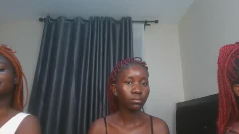 Snapshot of issa_sky1 chatting on 12.14.25 Sky online show from 12.14.25