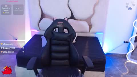 Snapshot of issa_tay1 chatting on 02.07.25 Issa online show from 02.07.25