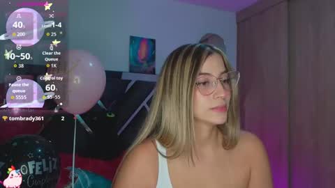 Snapshot of issabela_g1 chatting on 10.26.25 issabela_g1 online show from 10.26.25