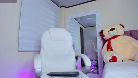 Snapshot of issabellarodriguez chatting on 01.13.25 Isa online show from 01.13.25