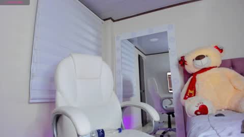 Snapshot of issabellarodriguez chatting on 01.23.25 Isa online show from 01.23.25