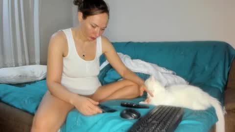 Issabelle online show from 12.03.25