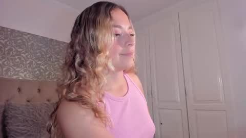 issadorajames online show from 10.19.25