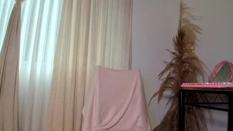 Snapshot of issagodiva chatting on 09.15.25 . . . . online show from 09.15.25