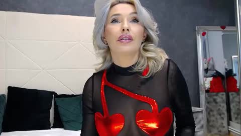 IssaSmyth online show from 01.11.26