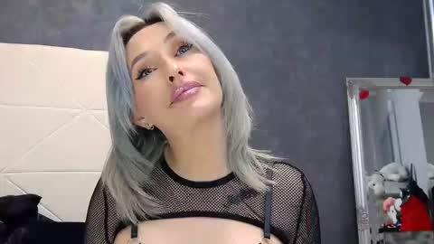 IssaSmyth online show from 04.21.26