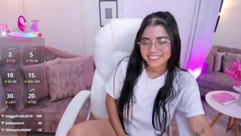 issi_loren online show from 10.19.25