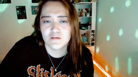 Snapshot of issis_demon chatting on 12.14.24 Yiz online show from 12.14.24