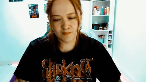 Snapshot of issis_demon chatting on 12.28.24 Yiz online show from 12.28.24