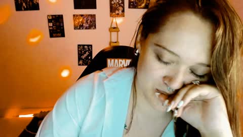 Snapshot of issis_demon chatting on 12.30.24 Yiz online show from 12.30.24