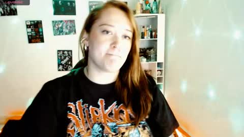 Snapshot of issis_demon chatting on 02.24.25 Yiz online show from 02.24.25