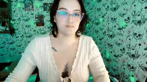 Snapshot of issis_demon chatting on 05.03.26 Yiz online show from 05.03.26