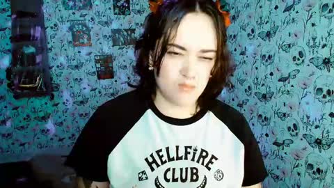 Snapshot of issis_demon chatting on 05.31.26 Yiz online show from 05.31.26