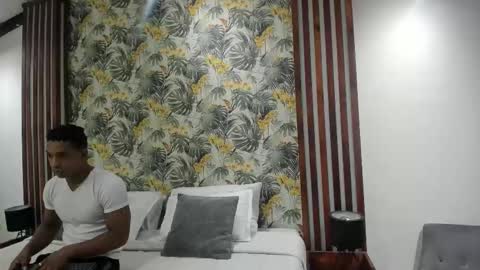 Italo Moore online show from 09.19.25