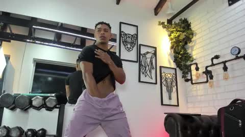 Italo Moore online show from 11.25.25