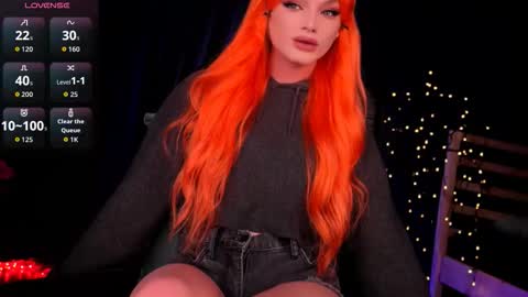 Snapshot of itelia chatting on 11.19.25 ITELIA online show from 11.19.25