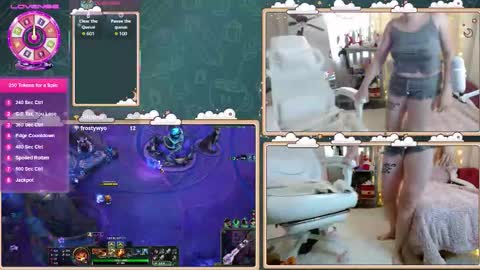 Snapshot of ithuriella chatting on 10.27.25 ithuriella online show from 10.27.25