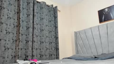 Snapshot of its_canella chatting on 02.20.25 canella online show from 02.20.25