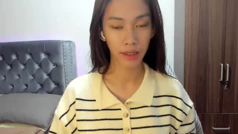 Snapshot of its_me_cora chatting on 02.06.25 Cora online show from 02.06.25