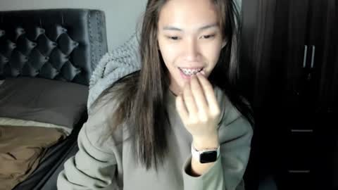 Snapshot of its_me_cora chatting on 02.06.25 Cora online show from 02.06.25