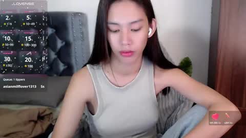 Snapshot of its_me_cora chatting on 02.18.25 Cora online show from 02.18.25