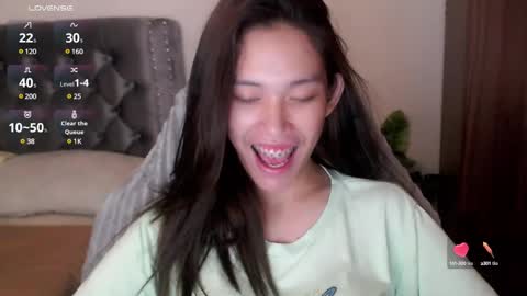 Snapshot of its_me_cora chatting on 03.05.25 Cora online show from 03.05.25